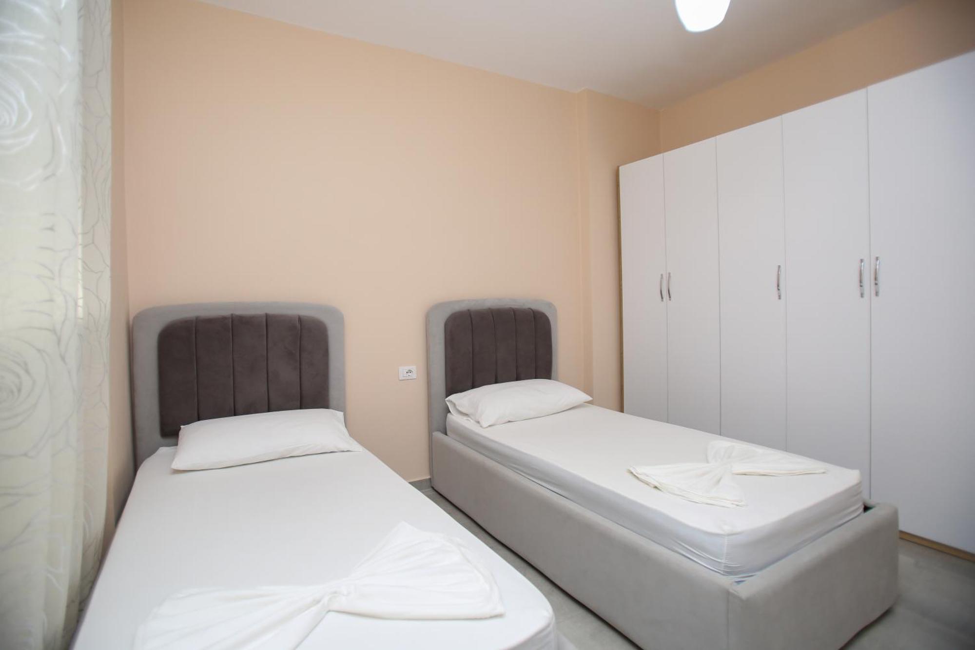 Aysel 7 Lungomare Apartment *